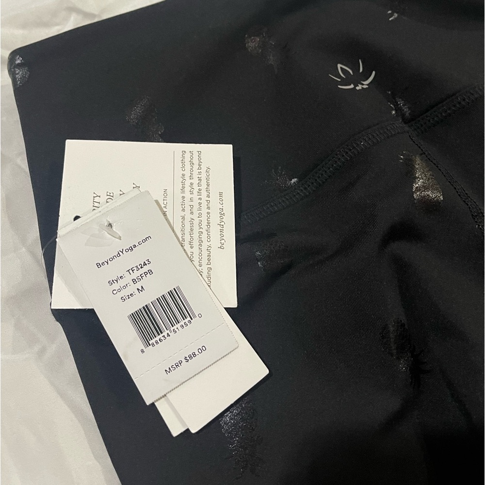 Beyond Yoga Pineapple Midi Leggings - Picture 4 of 4